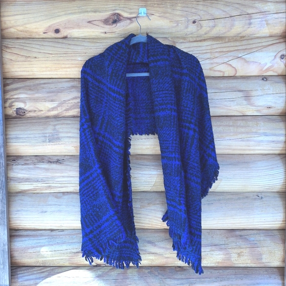 Fringed Shaw Scarf - Picture 5 of 12